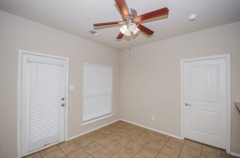 Photo 22 of 44 - 9713 Mulligan Dr, McKinney, TX 75072