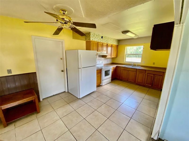 Photo 2 of 12 - 1006 Santa Ynez Ave, Orlando, FL 32822