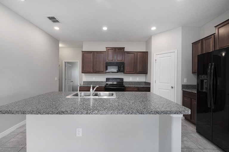 Photo 9 of 17 - 325 Cascade Bend Dr, Ruskin, FL 33570