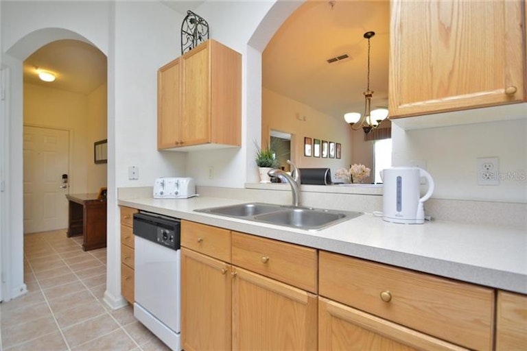 Photo 4 of 25 - 2305 Silver Palm Dr #105, Kissimmee, FL 34747
