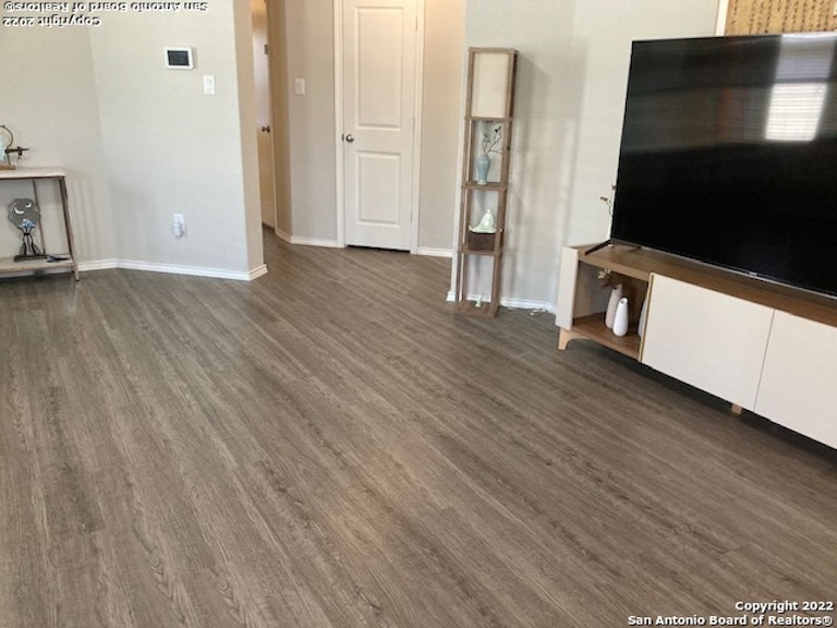 Photo 4 of 36 - 9722 Marbach Cres, San Antonio, TX 78245