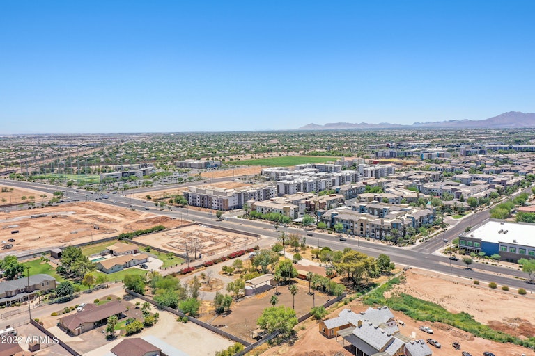 Photo 2 of 18 - 15606 E Ray Rd, Gilbert, AZ 85296
