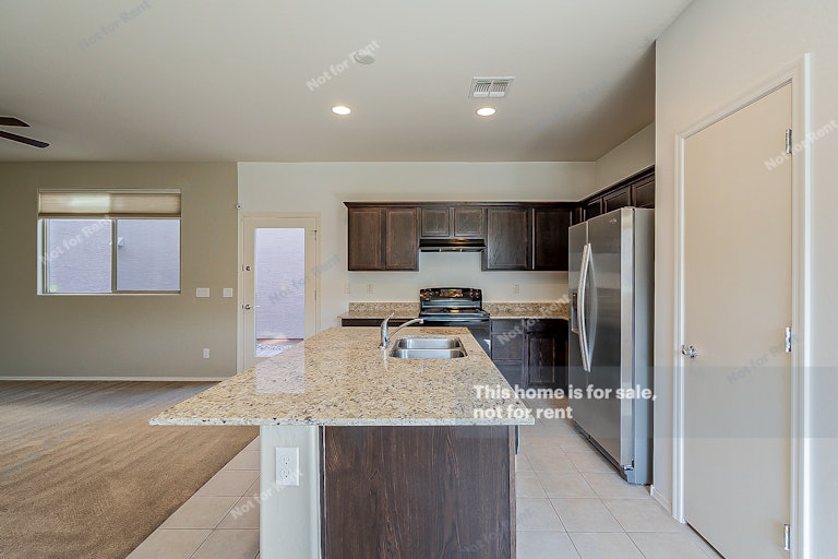 Photo 9 of 21 - 2826 N 73rd Dr, Phoenix, AZ 85035
