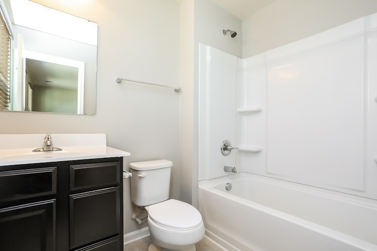 Photo 4 of 25 - 370 Fieldspar Ln, Clayton, NC 27520