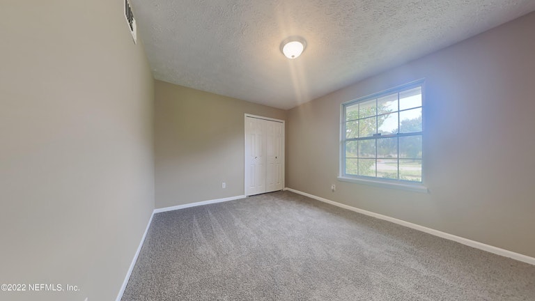 Photo 11 of 21 - 8038 Cayuga Trl S, Jacksonville, FL 32244