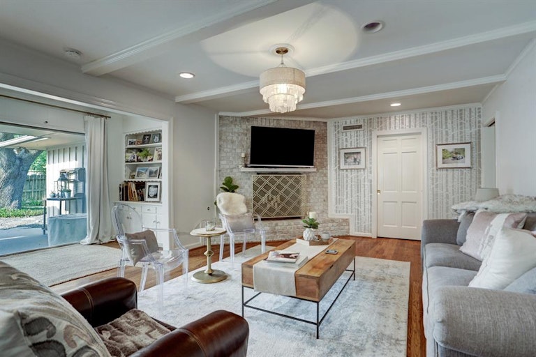 Photo 10 of 28 - 6138 Ella Lee Ln, Houston, TX 77057