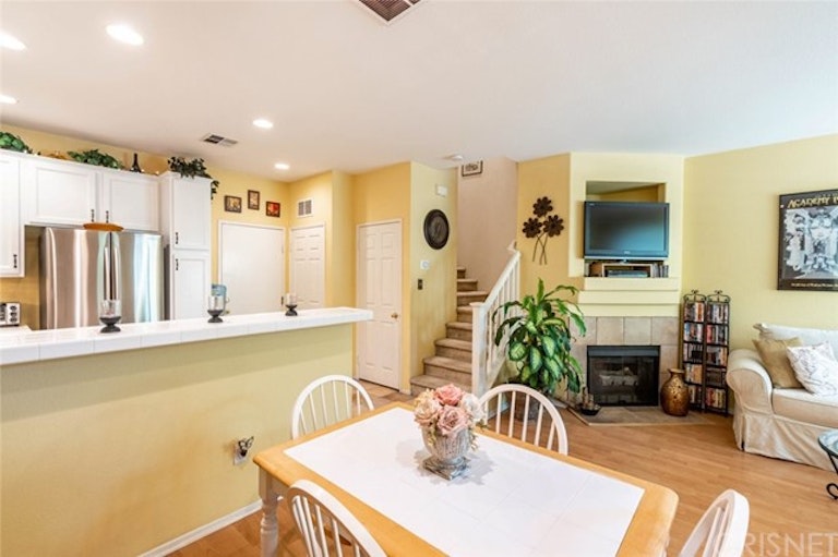Photo 18 of 37 - 25773 Perlman Pl Unit F, Stevenson Ranch, CA 91381