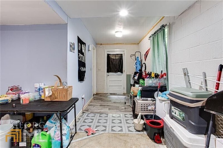 Photo 26 of 37 - 2612 Clairmont Rd NE, Atlanta, GA 30329
