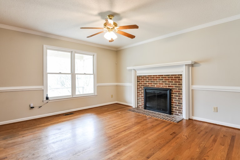 Photo 8 of 25 - 813 Starfield Ct, Fuquay Varina, NC 27526