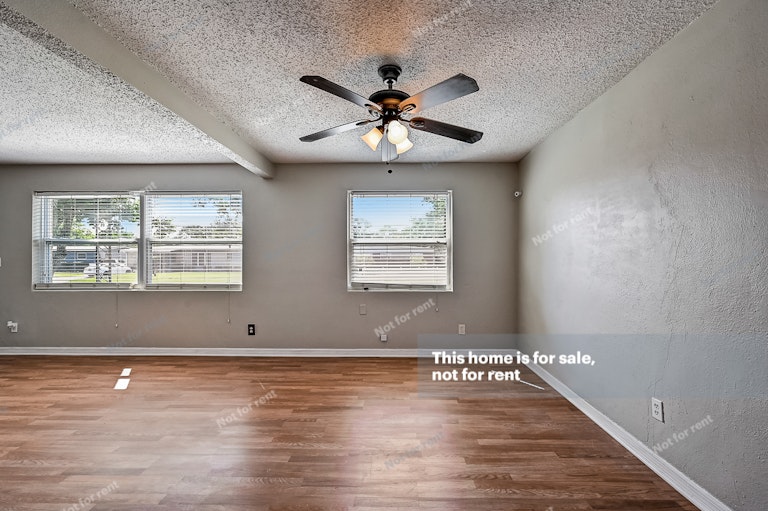 Photo 5 of 27 - 3503 Rogero Rd, Jacksonville, FL 32277