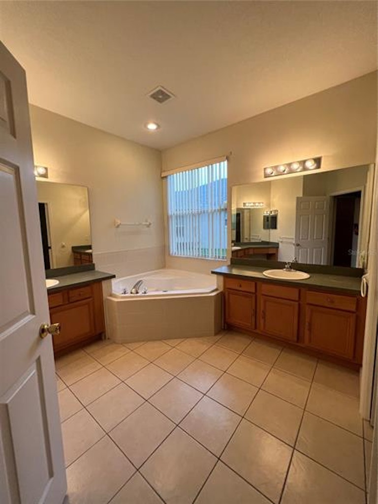 Photo 14 of 43 - 360 Tupelo Cir, Davenport, FL 33897