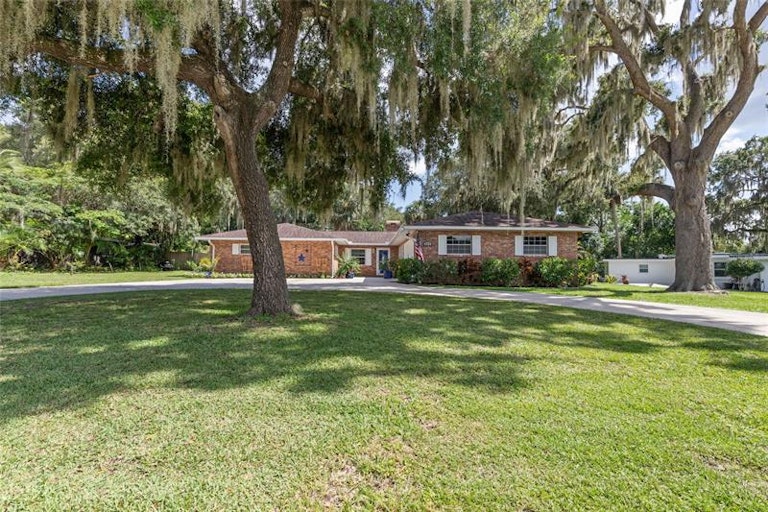 Photo 45 of 56 - 721 W Nelson St, Tavares, FL 32778