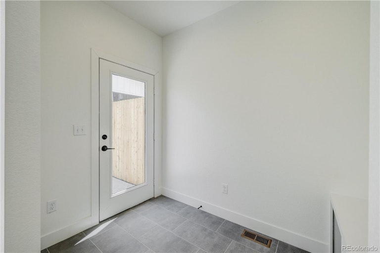 Photo 19 of 40 - 3422 S Grant St, Englewood, CO 80113