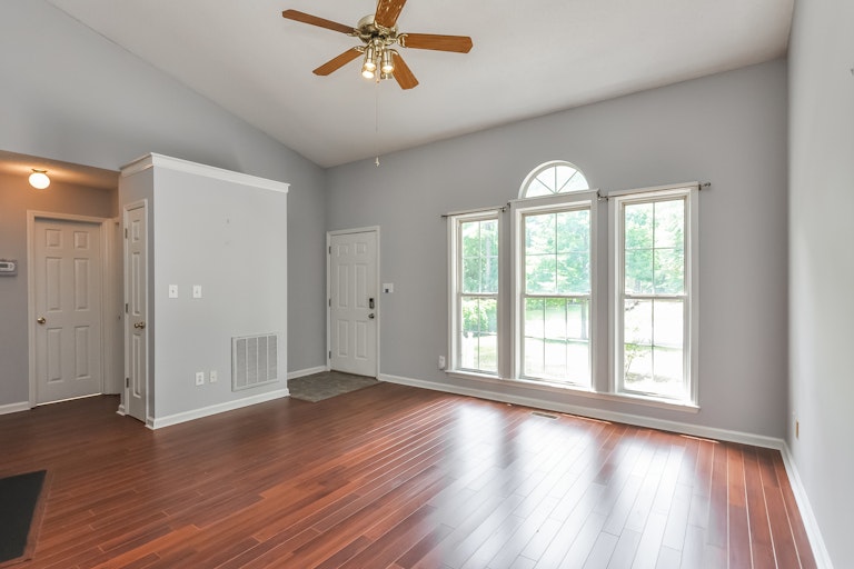 Photo 7 of 25 - 5209 Pronghorn Ln, Raleigh, NC 27610