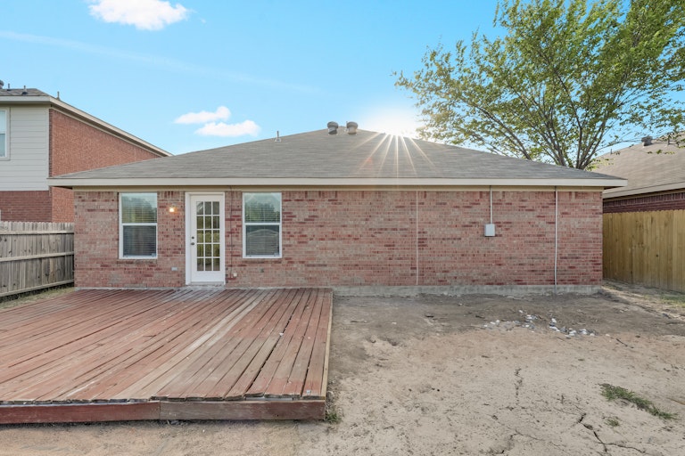 Photo 5 of 26 - 2404 Rushing Springs Dr, Fort Worth, TX 76118