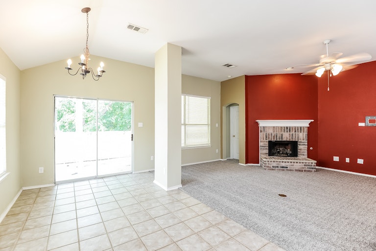 Photo 7 of 25 - 13308 Ridgepointe Rd, Fort Worth, TX 76244