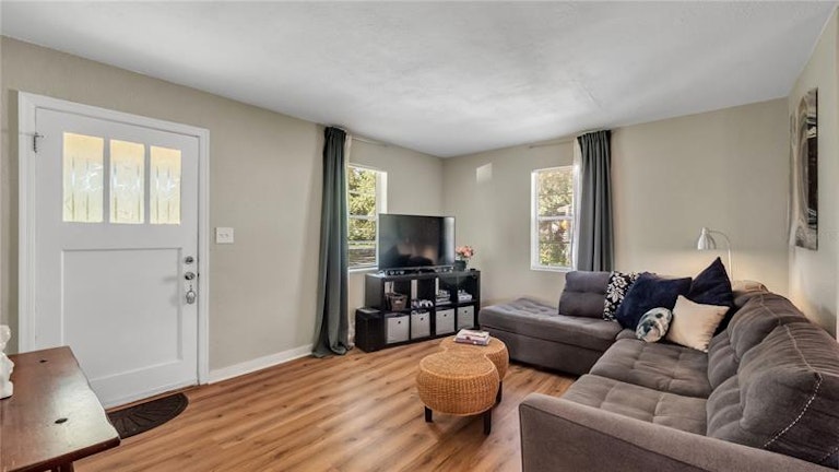 Photo 3 of 22 - 1030 E Walnut St, Lakeland, FL 33801