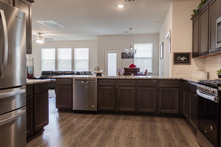 Photo 14 of 31 - 418 Pleasant Hill Ln, Fate, TX 75189