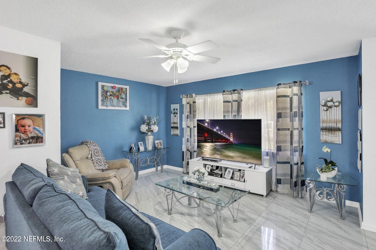 Photo 7 of 27 - 557 Laurina St, Jacksonville, FL 32216