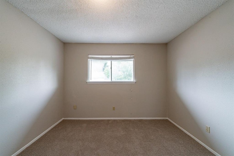 Photo 23 of 32 - 5843 Village Forest Ct, Houston, TX 77092