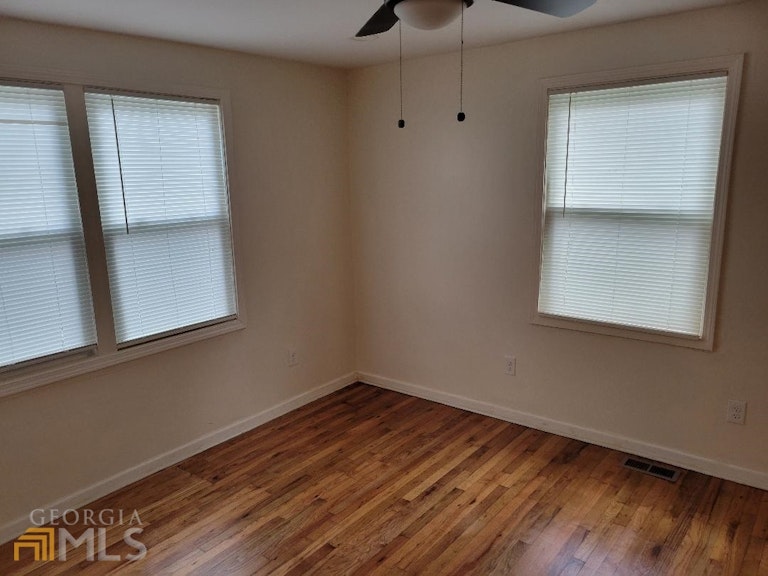 Photo 16 of 24 - 1516 Young Rd, Lithonia, GA 30058