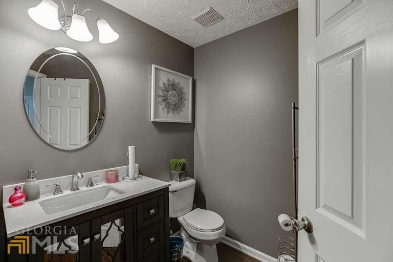 Photo 20 of 41 - 3248 Meadow Point Dr, Snellville, GA 30039