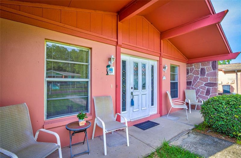 Photo 13 of 37 - 2202 Whitney Pl, Valrico, FL 33594