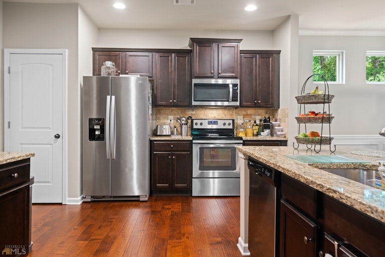 Photo 8 of 28 - 5729 Westin Cir, Flowery Branch, GA 30542