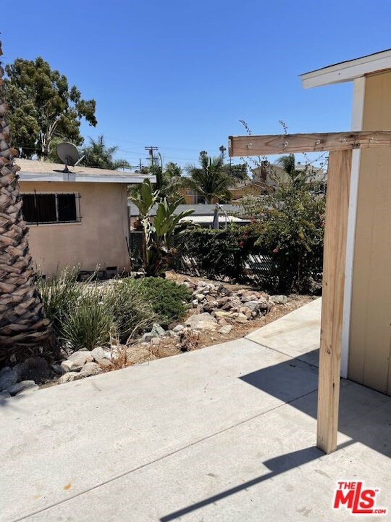Photo 28 of 29 - 12421 Arbor Pl, Los Angeles, CA 90044