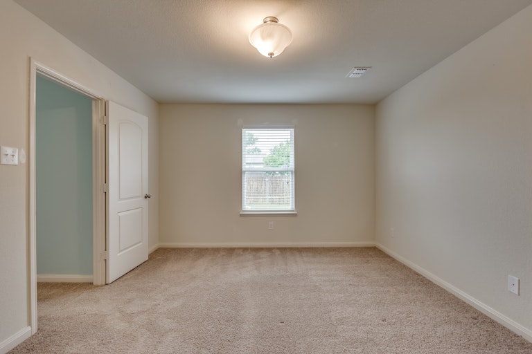 Photo 12 of 26 - 2115 Juniper Dr, Forney, TX 75126