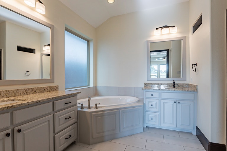 Photo 6 of 28 - 723 Brookstone Dr, Irving, TX 75039