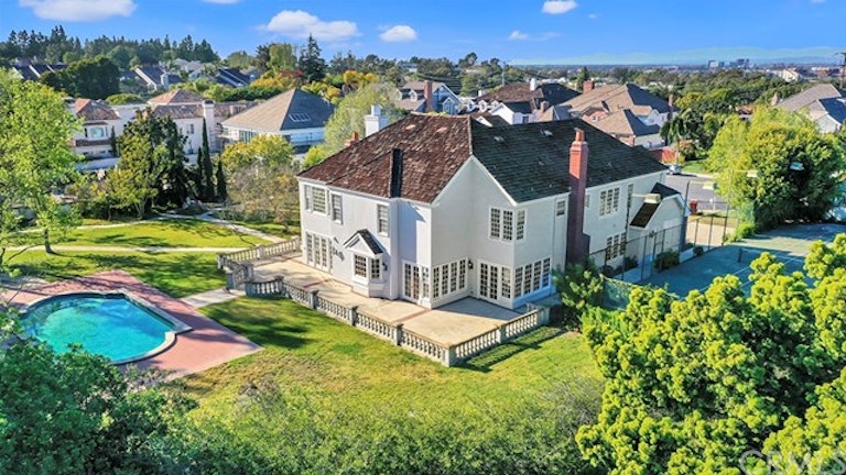 Photo 33 of 35 - 9 Leesbury Ct, Newport Beach, CA 92660