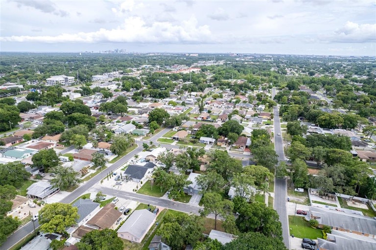 Photo 5 of 24 - 3920 W Crenshaw St, Tampa, FL 33614