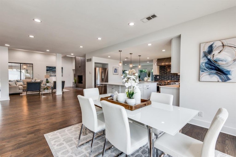 Photo 11 of 33 - 7031 Brookshire Dr, Dallas, TX 75230