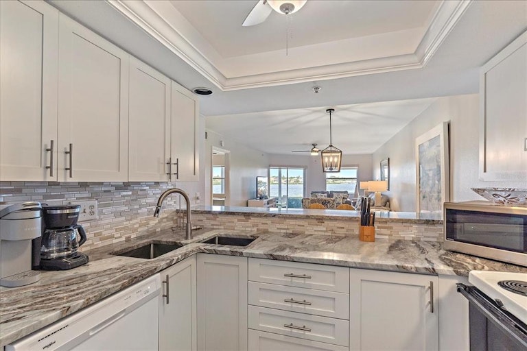 Photo 6 of 44 - 1360 Siesta Bayside Dr #1360-D, Sarasota, FL 34242