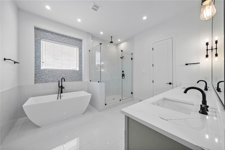Photo 21 of 46 - 1420 Alexander St, Houston, TX 77008