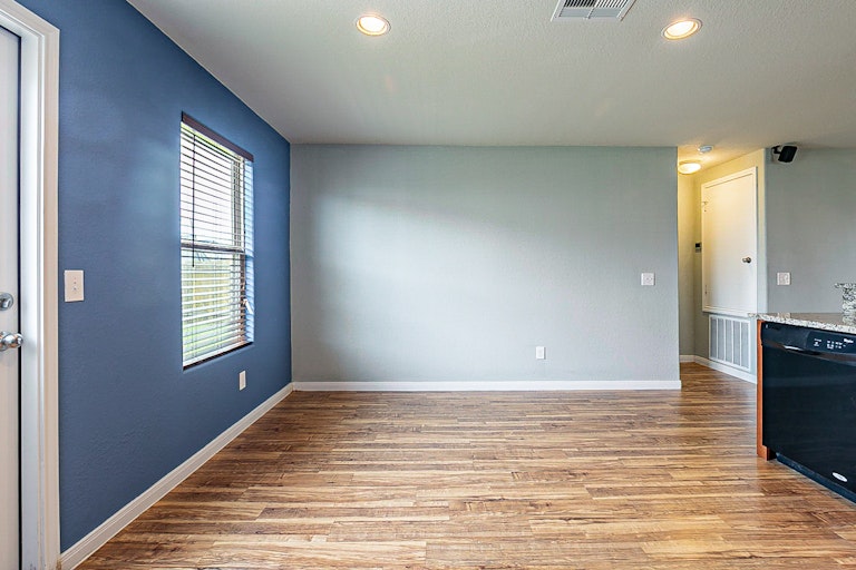 Photo 12 of 22 - 923 Salado Slough Ln, Rosenberg, TX 77471