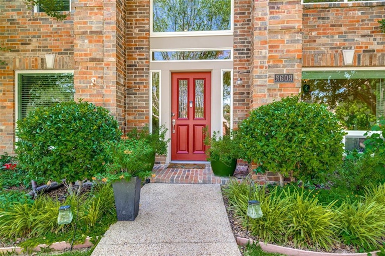 Photo 3 of 27 - 8609 Clear Sky Dr, Plano, TX 75025