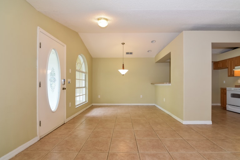 Photo 9 of 25 - 9310 N Hartts Dr, Tampa, FL 33617