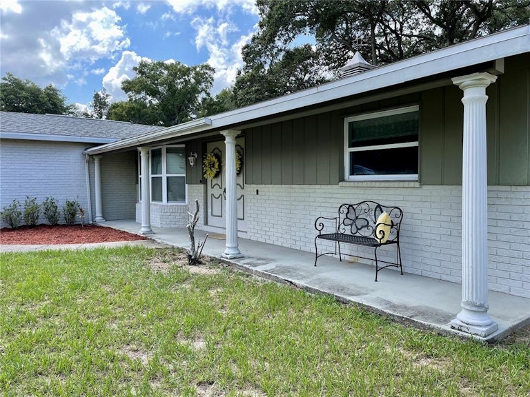 Photo 2 of 45 - 1306 Village Ct, Brandon, FL 33511