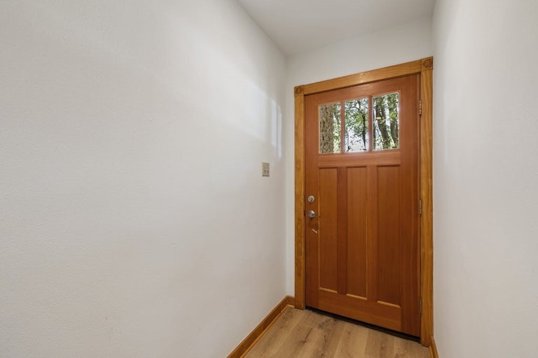 Photo 4 of 26 - 12904 Trailwood Rd, Austin, TX 78727