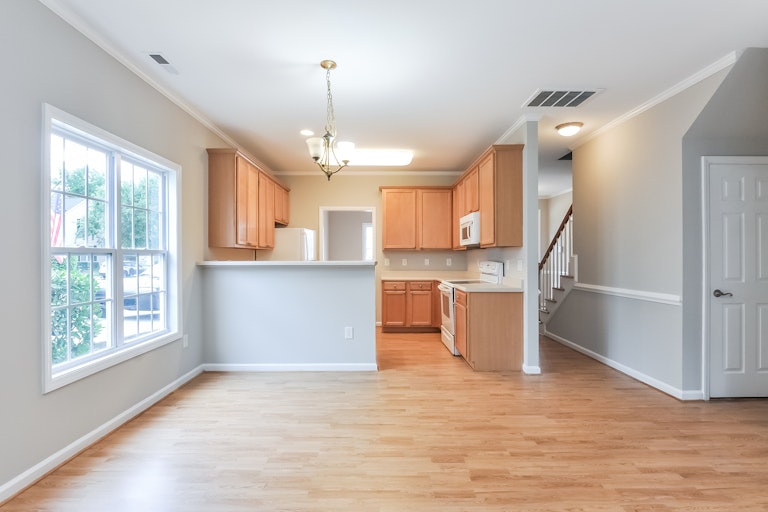 Photo 4 of 25 - 3003 White Cloud Cir, Apex, NC 27502