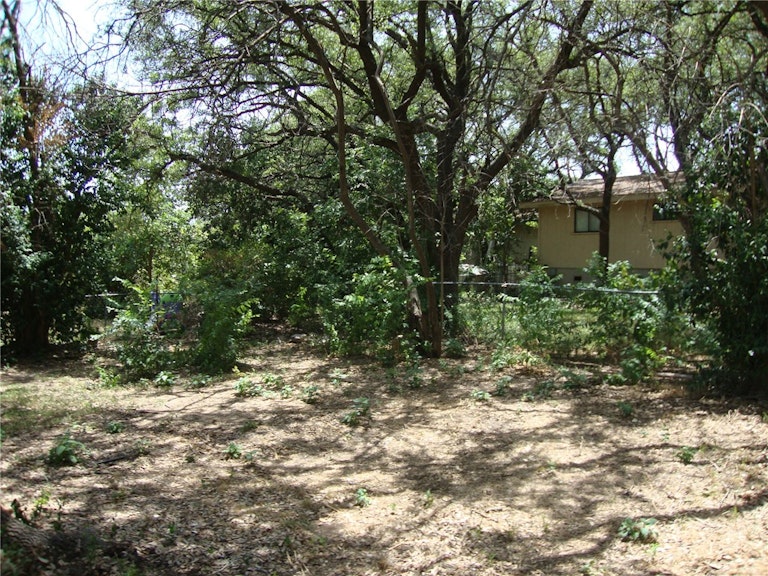 Photo 3 of 25 - 10716 Sunny Ln, Jonestown, TX 78645