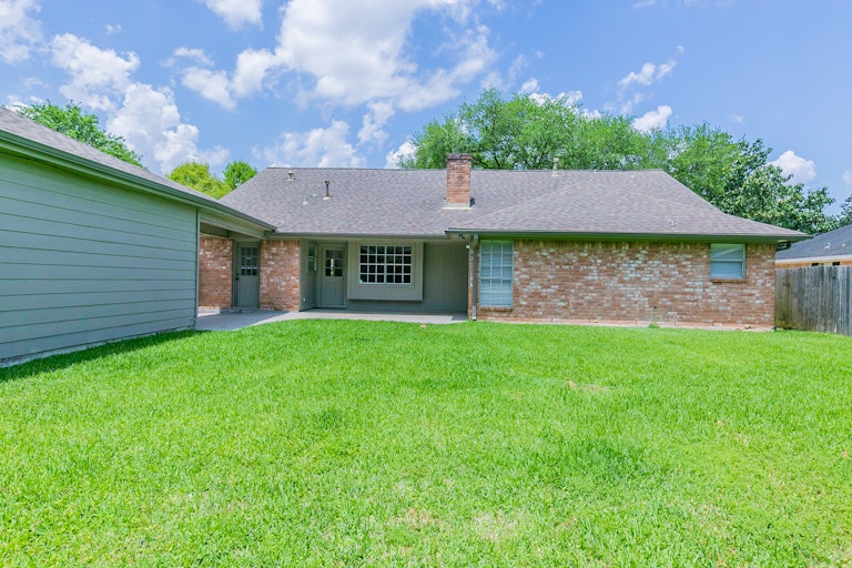 Photo 7 of 30 - 3311 Glenn Lakes Ln, Missouri City, TX 77459