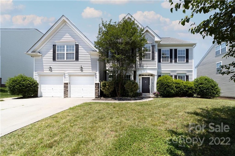 Photo 1 of 32 - 7808 Whisperingwood Dr, Harrisburg, NC 28075
