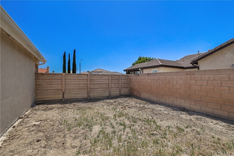 Photo 24 of 34 - 2091 Roanoke St, San Jacinto, CA 92582