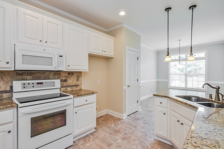 Photo 13 of 25 - 207 Natalie Dr, Raleigh, NC 27603