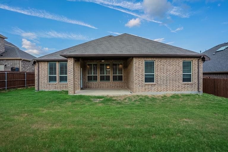 Photo 5 of 25 - 8945 Jewel Flower Dr, Fort Worth, TX 76131
