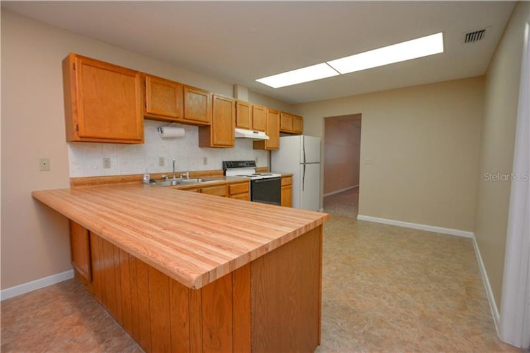 Photo 13 of 18 - 3842 Red Oak Ct, Lake Wales, FL 33898