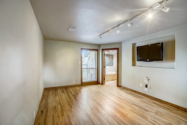 Photo 9 of 60 - 915 Lauder Dr, Spicewood, TX 78669